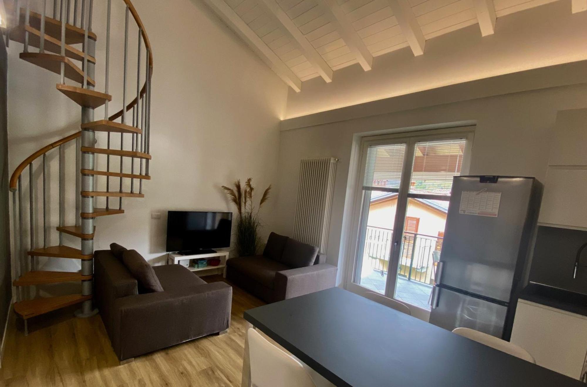 Modern Apartment With Terrace And Mezzanine Floor 콜리코 외부 사진